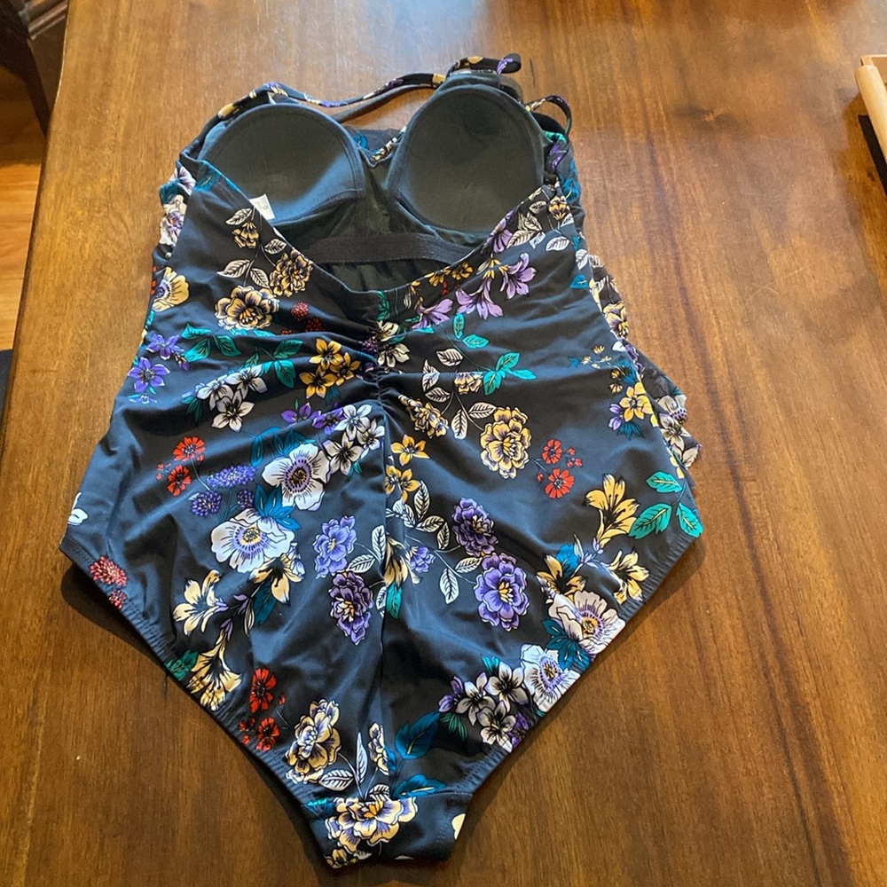 Time and Tru swimsuit - Picture 3 of 5